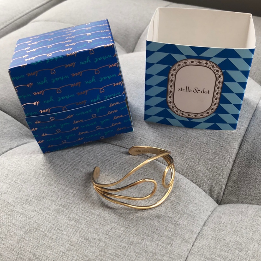 NWT!! Stella & Dot Fitz cuff